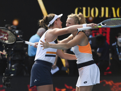 České tenistky Barbora Krejčíková a Kateřina Siniaková sa stali víťazkami ženskej štvorhry na grandslamovom turnaji Australian Open