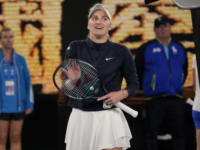 Česká tenistka Markéta Vondroušová sa raduje z výhry nad Ons Jabeurovou
