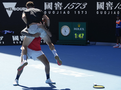Austrálsky tenisový tandem Nick Kyrgios a Thanasi Kokkinakis postúpil do finále štvorhry na Australian Open