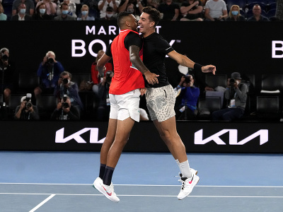 Austrálski tenisti Nick Kyrgios s Thanasim Kokkinakisom sa stali víťazmi mužskej štvorhry na grandslamovom turnaji Australian Open