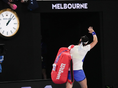 Sklamaná Ons Jabeurová opúšta kurt Australian Open