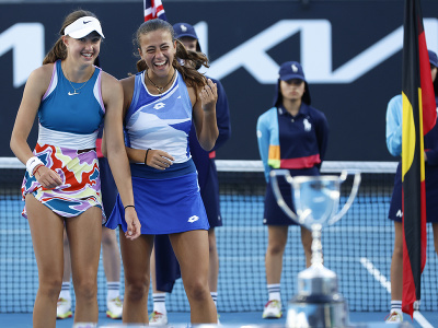 Renáta Jamrichová a Federica Urgesiová sa radujú z víťazstva na Australian Open