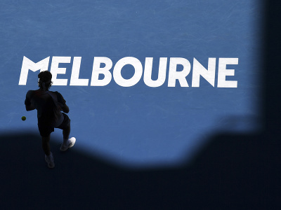 Grécky tenista Stefanos Tsitsipas sa prebojoval do 3. kola dvojhry na grandslamovom turnaji Australian Open