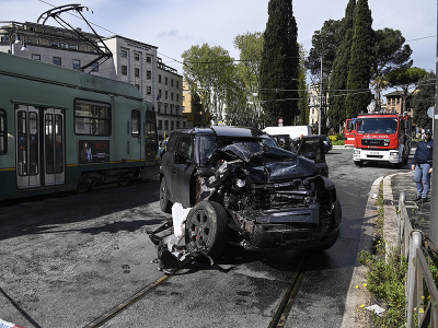 Miesto nehody auta, v ktorom sedel taliansky futbalista Ciro Immobile a električky
