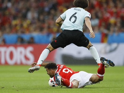 Axel Witsel a Hal Robson Kanu