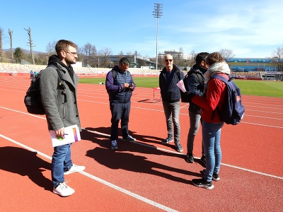Na snímke zástupcovia Európskej atletiky (EA) v priestoroch Národného atletického štadióna SNP na banskobystrických Štiavničkách