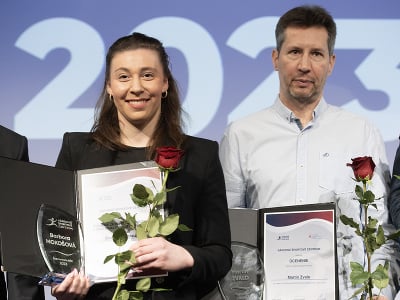 Na snímke vľavo gymnastka Barbora Mokošová a jej tréner Martin Zvalo počas slávnostného odovzdávania ocenení Športovec NŠC 2023