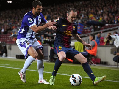 Andres Iniesta a Mikel