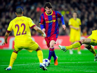 Messi bránený dvojicou Clichym a Koscielnym