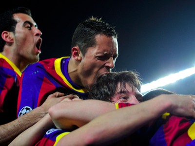 Radosť hráčov Barcelony po góle Messiho