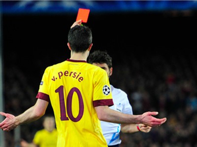 Van Persie dostal červenú kartu
