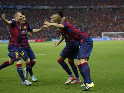 Gólová radosť hráčov Barcelony 