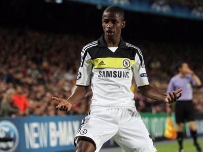 Ramires strelil v prvom polčase postupový gól Chelsea
