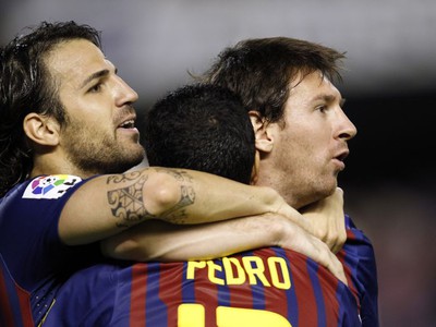 Fábregas, Pedro a Messi pri oslave gólu