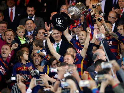 Oslavy hráčov Barcelony po triumfe v domácom pohári Copa del Rey
