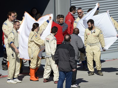 Alonso v Barcelone havaroval.