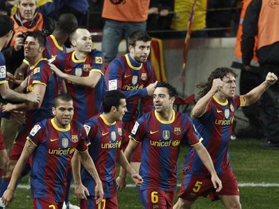 Hráči Barcelony si užívajú