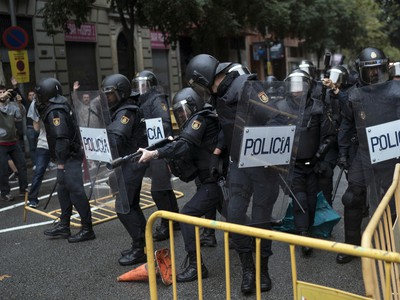 Nepokoje si vynútili zásahy policajtov v barcelonských uliciach