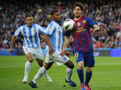 Messi proti hráčom Malagy