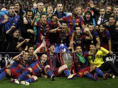 Hráči Barcelony s trofejou
