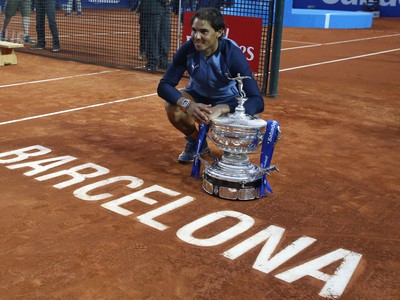 Rafael Nadal s víťaznou trofejou 