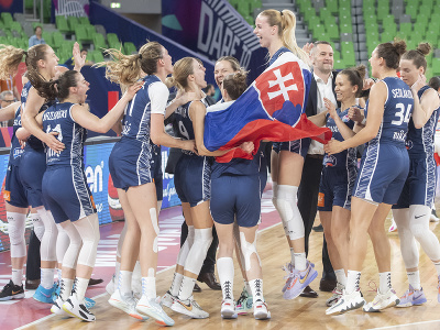 Na snímke slovenské basketbalistky sa radujú po víťazstve nad Tureckom v zápase D-skupiny na ME v basketbale žien Turecko - Slovensko v slovinskej Ľubľane 