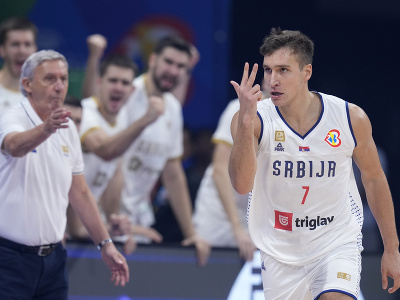 Srbský basketbalista Bogdan Bogdanovič