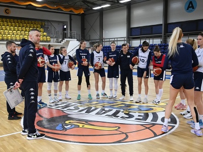 Ženská basketbalová reprezentácia počas spoločného stretnutia v Piešťanoch