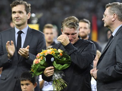 Schweinsteiger sa pri rozlúčke neubránil slzám
