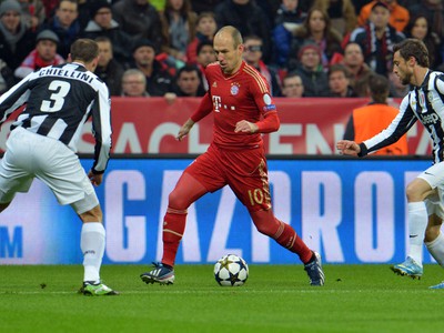 Arjen Robben a Giorgio Chiellini