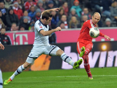 Arjen Robben ohrozuje bránku