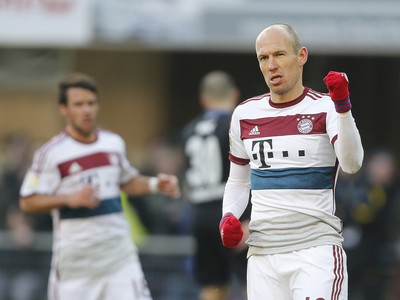  Arjen Robben oslavuje gól