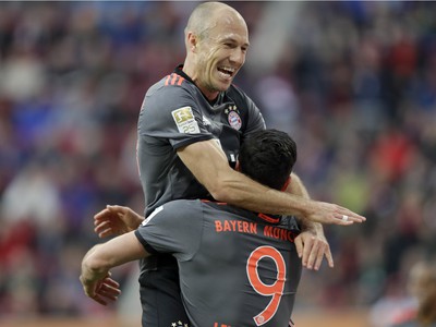 Arjen Robben oslavuje gól