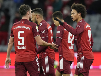 Futbalisti Bayernu Mníchov sa tešia z gólu