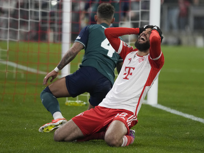 Noussair Mazraoui po zahodenej šanci Bayernu
