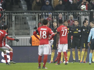 Robert Lewandowski strieľa vedúci gól Bayernu
