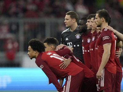 Hráči Bayernu pózujú pred začiatkom zápasu odvety štvrťfinále Ligy majstrov