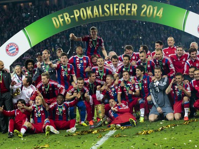 Radosť hráčov Bayernu zo zisku trofeje