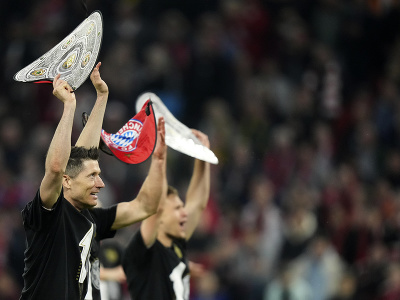 Futbalisti Bayernu Mníchov oslavujú zisk titulu