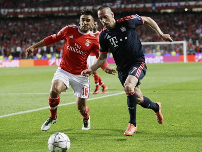Franck Ribéry a Salvio v súboji o loptu