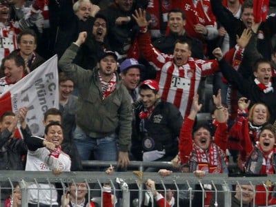 Hráči Bayernu oslavujú gól