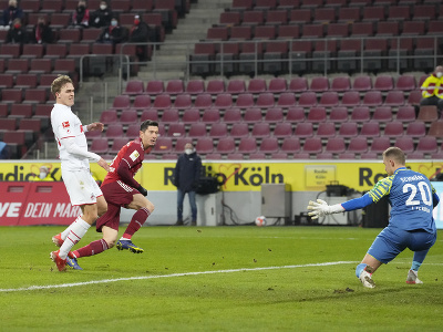 Robert Lewandowski dáva tretí gól Bayernu