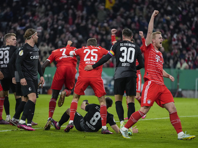 Matthijs de Ligt oslavuje vedúci gól Bayernu