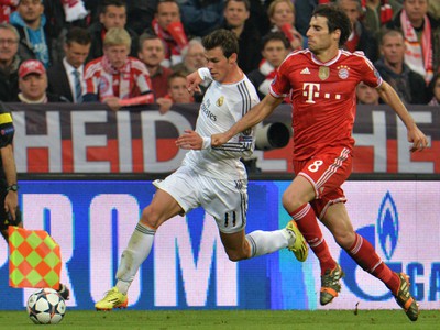 Gareth Bale a Javier Martinez