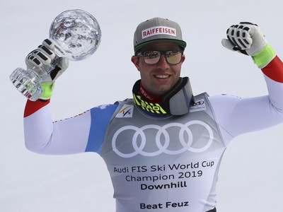 Švajčiarsky lyžiar Beat Feuz získal malý glóbus za celkové prvenstvo v zjazde mužov Svetového pohára v alpskom lyžovaní po finále v andorrskom Soldeu