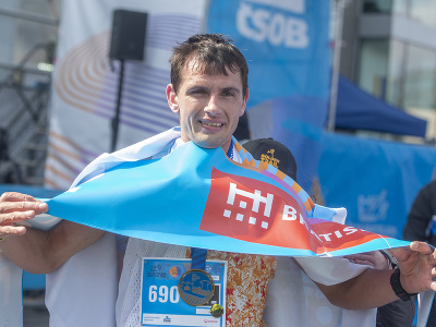 Víťaz maratónu v kategórii mužov Taras Ivaniuta v cieli 17. ročníka ČSOB Bratislava marathon