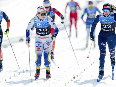 Johanna Hagströmová (Švédsko) a Nicole Monsornová (Taliansko) počas pretekov Svetového pohára