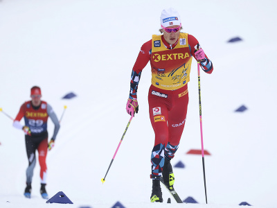 Nórsky bežec na lyžiach Johannes Hoesflot Kläbo v pretekoch na 10 km klasicky intervalovým štartom v behu na lyžiach mužov v 3. etape Tour de Ski 