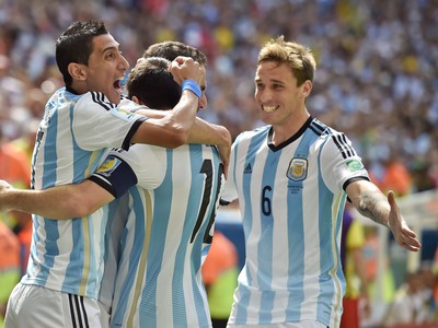 Radosť hráčov Argentíny po góle Higuaína