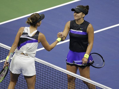 Bianca Andreescuová zdolala v semifinále Belindu Benčičovú